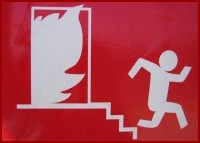 /album/placas-legais/ao-ser-perseguido-por-uma-arvore-de-natal-corra-como-o-diabo-jpg/